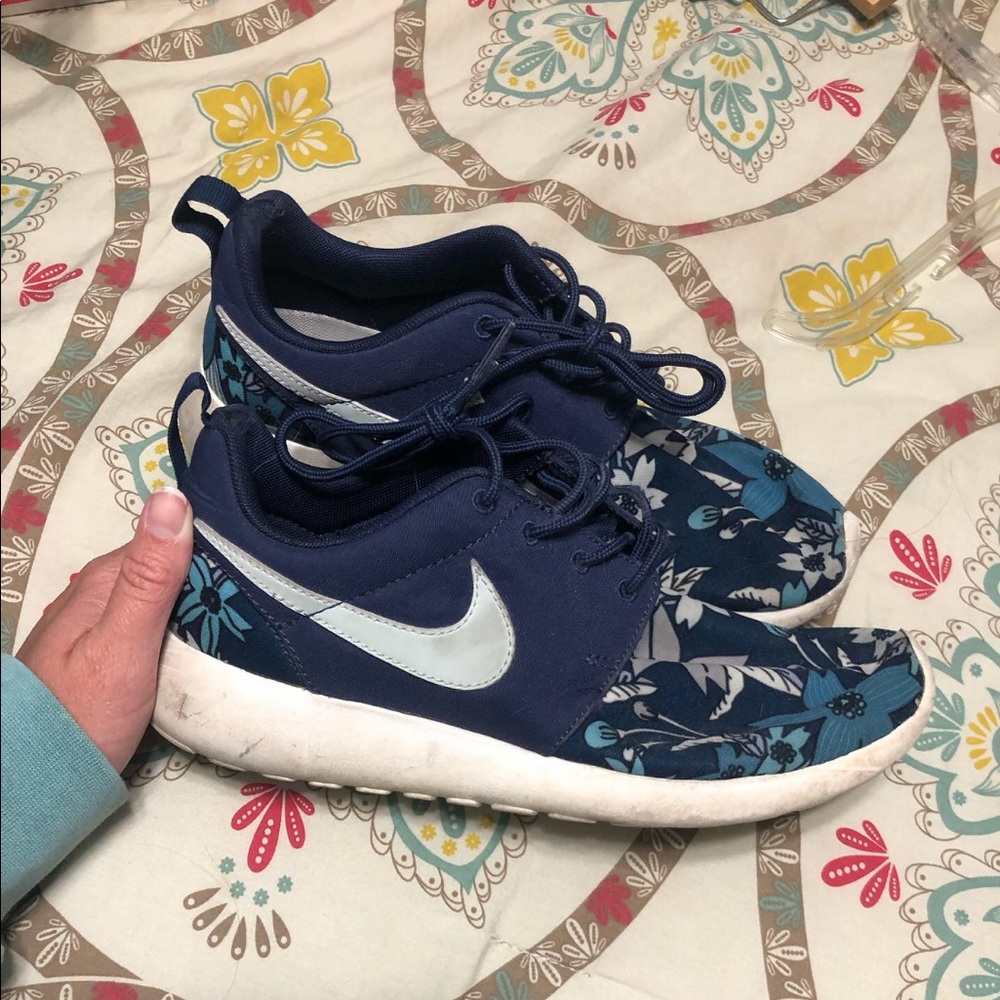 Floral Nike Roshe